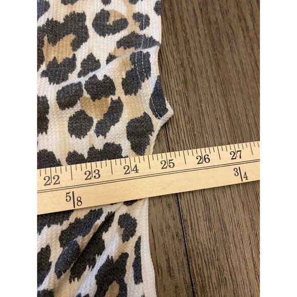 Hopely Women's V-Neck Shirt Leopard Print Knot Front Detail Short Sleeve Top - Picture 5 of 8